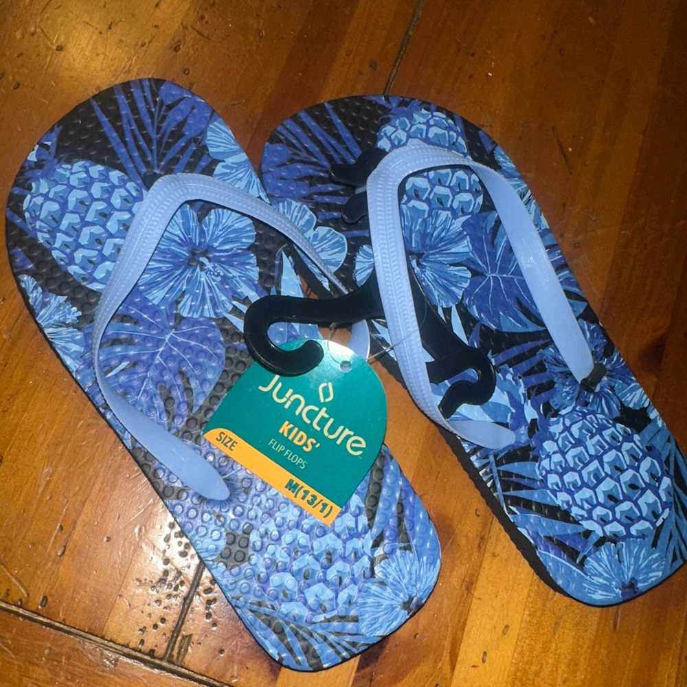 NEW NWT 13/1 Juncture Kids Blue Flip Flops. MUST BE BUNDLED